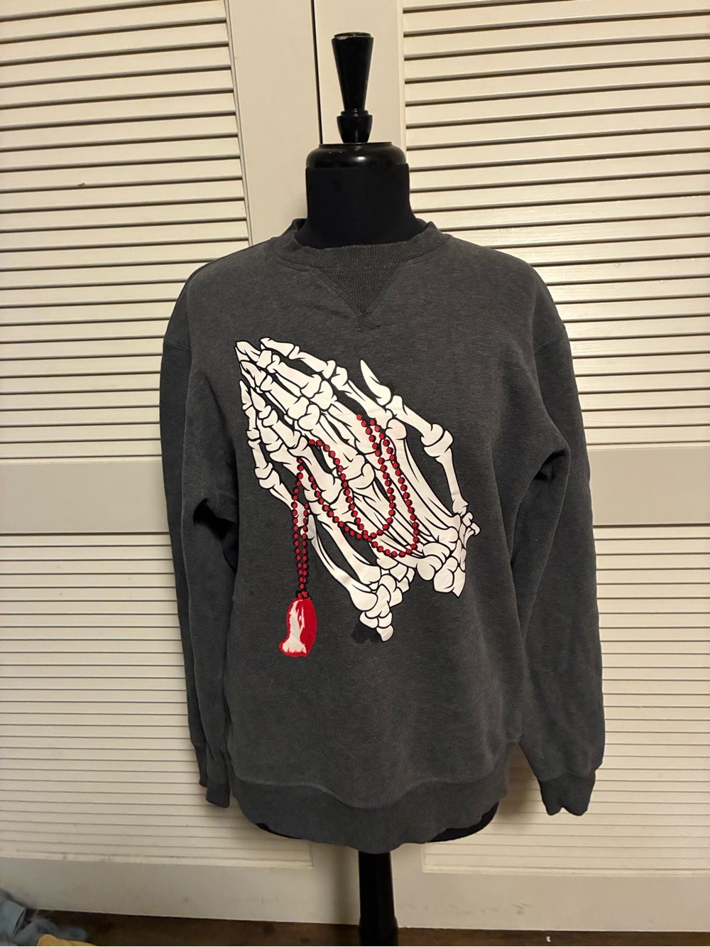 Men's Charcoal Graphic Prayer Hands Crewneck Sweatshirt